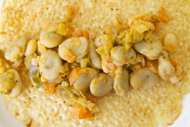 Hartig gevulde pannenkoek met tuinbonen