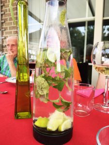 Water met pepermunt en limoen