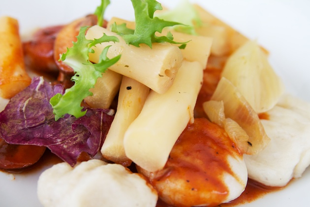 Gnocchi met schorseneren en rode wijnsaus