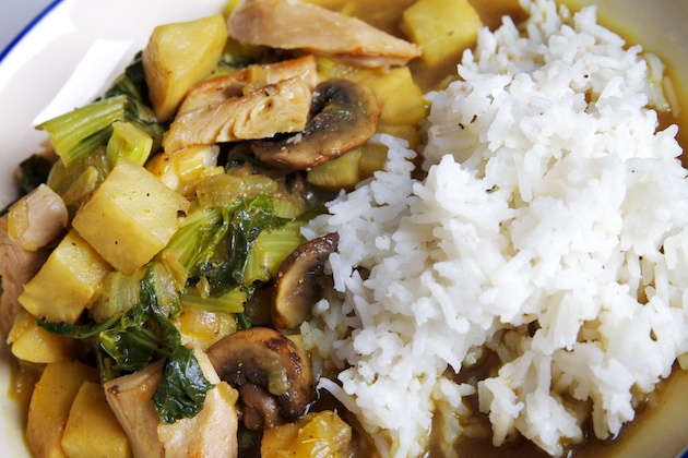 Wokschotel met rijst, paksoi en knolselder