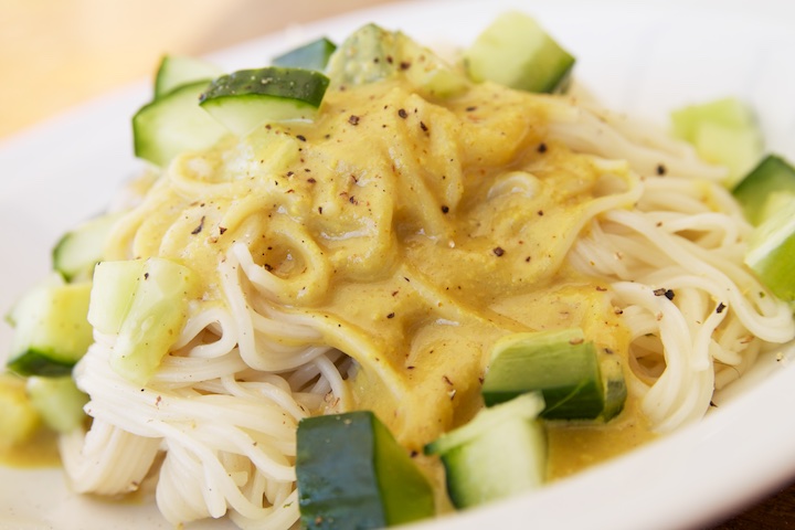 Noedels met 1001 kruidensaus