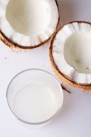 Kokosnoot met de kokosmelk