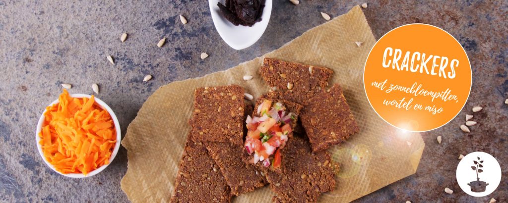Crackers met zonnebloempitten, wortel en miso - recept