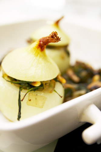 gevulde-uien-cashewnoten-champignons-pijnboompitten