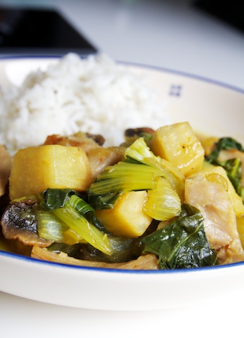 Wokschotel met rijst, paksoi en knolselder