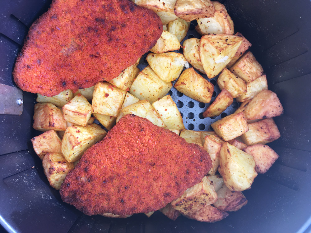 Gebakken, gepofte aardappels in de airfryer
