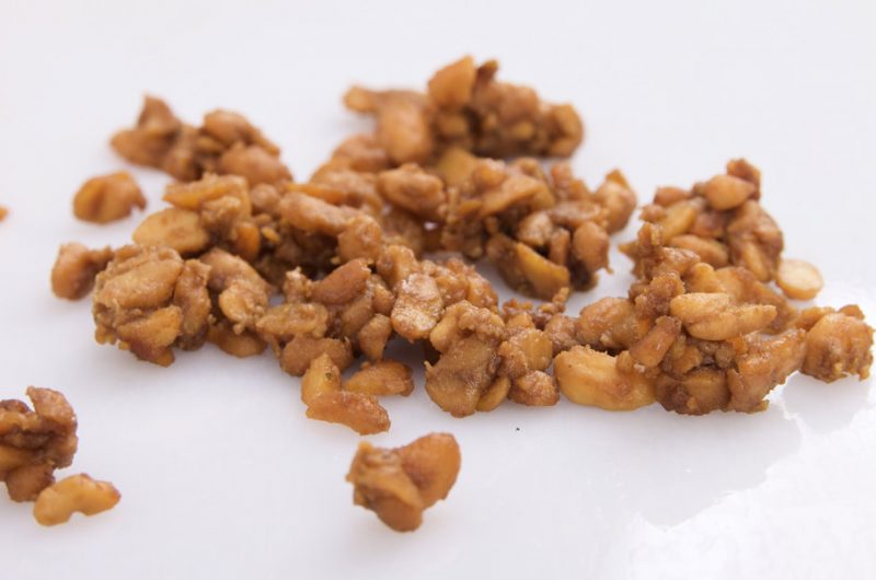 Tempeh crumble met baconsmaak (recept)